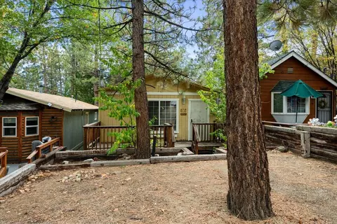 Exterior - 817 Maple Ln, Sugarloaf, CA 92386 photo 2 of 7