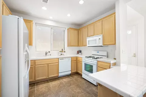 Kitchen - 47635 Soft Moonlight, La Quinta, CA 92253 photo 2 of 5
