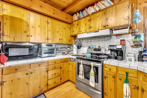 Kitchen - 52680 Pine Ridge Rd, Idyllwild, CA 92549 photo 3 of 5