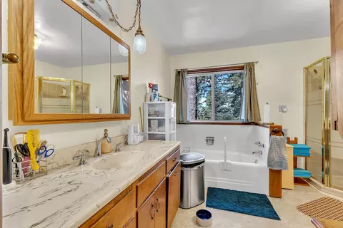 Bath - 52680 Pine Ridge Rd, Idyllwild, CA 92549 photo 3 of 7