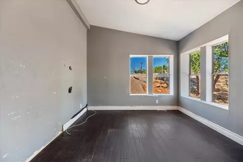 Living - 22453 Aloha Rd, Perris, CA 92570 photo 4 of 11