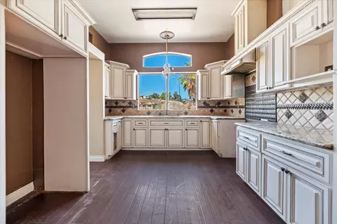 Kitchen - 22453 Aloha Rd, Perris, CA 92570 photo 3 of 4