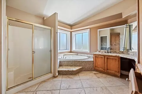 Bath - 22453 Aloha Rd, Perris, CA 92570 photo 2 of 2