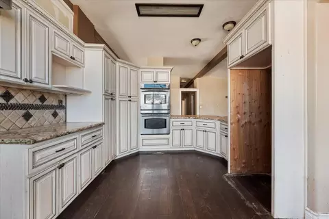Kitchen - 22453 Aloha Rd, Perris, CA 92570 photo 2 of 4