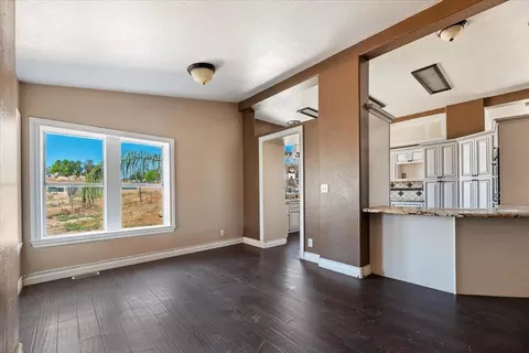 Living - 22453 Aloha Rd, Perris, CA 92570 photo 8 of 11