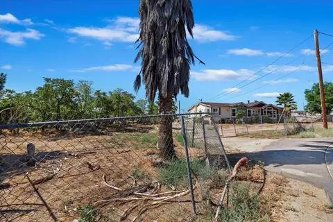 Exterior - 22453 Aloha Rd, Perris, CA 92570 photo 2 of 23