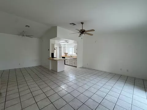 Living - 173 Eunice Cir, Blythe, CA 92225 photo 6 of 9