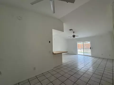 Living - 173 Eunice Cir, Blythe, CA 92225 photo 3 of 9
