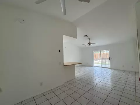 Living - 173 Eunice Cir, Blythe, CA 92225 photo 2 of 9