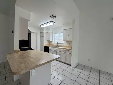 Kitchen - 173 Eunice Cir, Blythe, CA 92225 photo 4 of 4