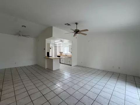 Living - 173 Eunice Cir, Blythe, CA 92225 photo 4 of 9