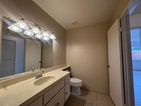 Bath - 173 Eunice Cir, Blythe, CA 92225 photo 4 of 4
