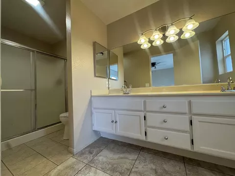 Bath - 173 Eunice Cir, Blythe, CA 92225 photo 2 of 4