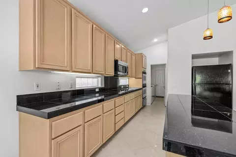 Kitchen - 80222 Spanish Bay Dr, Indio, CA 92201 photo 4 of 7