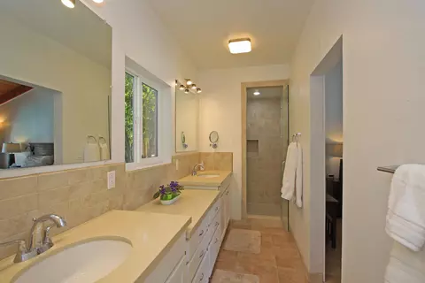 Bath - 73117 Haystack Rd, Palm Desert, CA 92260 photo 1 of 3