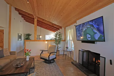Living - 73117 Haystack Rd, Palm Desert, CA 92260 photo 2 of 3