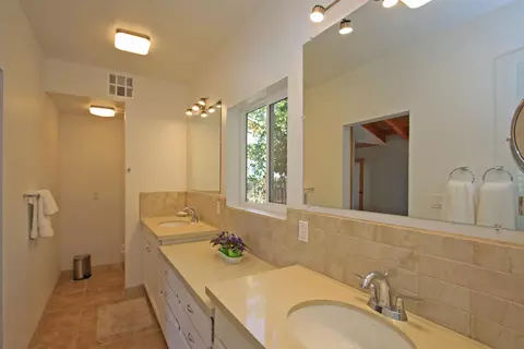 Bath - 73117 Haystack Rd, Palm Desert, CA 92260 photo 2 of 3