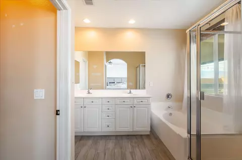 Bath - 41843 Napoli Street St, Indio, CA 92203 photo 3 of 4