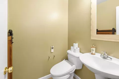 Bath - 33126 Jasper Cir, Menifee, CA 92584 photo 1 of 3