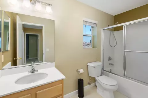 Bath - 33126 Jasper Cir, Menifee, CA 92584 photo 2 of 3