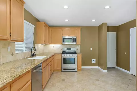 Kitchen - 33126 Jasper Cir, Menifee, CA 92584 photo 2 of 3