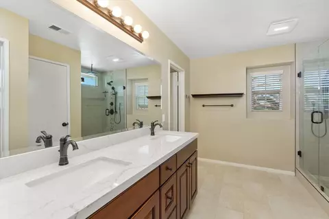 Bath - 33126 Jasper Cir, Menifee, CA 92584 photo 3 of 3