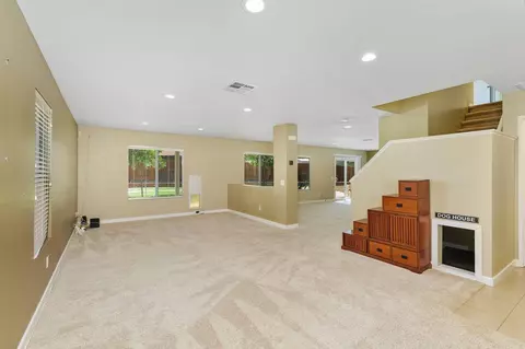 Living - 33126 Jasper Cir, Menifee, CA 92584 photo 4 of 9