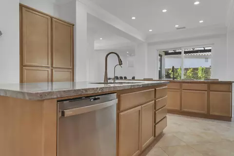 Kitchen - 81800 Eagle Claw Dr, La Quinta, CA 92253 photo 8 of 10