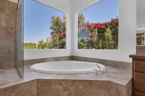 Bath - 81800 Eagle Claw Dr, La Quinta, CA 92253 photo 3 of 5
