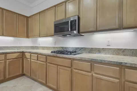 Kitchen - 81800 Eagle Claw Dr, La Quinta, CA 92253 photo 7 of 10