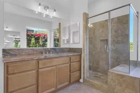 Bath - 81800 Eagle Claw Dr, La Quinta, CA 92253 photo 2 of 5