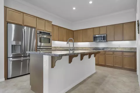 Kitchen - 81800 Eagle Claw Dr, La Quinta, CA 92253 photo 4 of 10