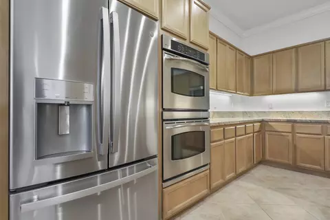 Kitchen - 81800 Eagle Claw Dr, La Quinta, CA 92253 photo 6 of 10