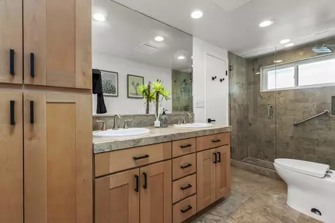 Bath - 9360 Monona Dr, La Mesa, CA 91942 photo 2 of 2
