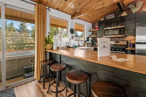 Kitchen - 862 Menlo Dr, Big Bear Lake, CA 92315 photo 1 of 9