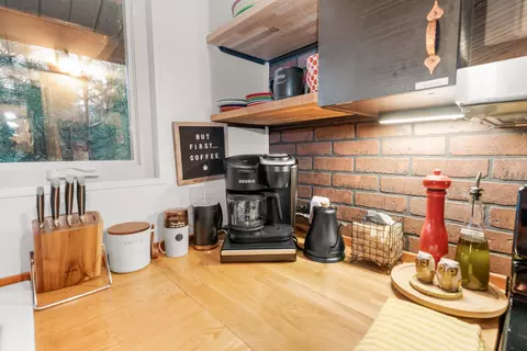 Kitchen - 862 Menlo Dr, Big Bear Lake, CA 92315 photo 7 of 9
