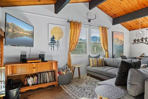 Living - 862 Menlo Dr, Big Bear Lake, CA 92315 photo 6 of 8