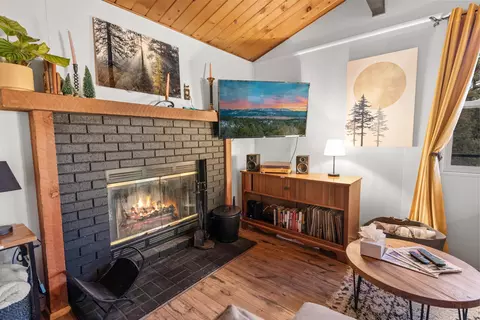 Living - 862 Menlo Dr, Big Bear Lake, CA 92315 photo 3 of 8