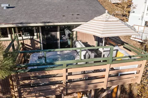 Exterior - 862 Menlo Dr, Big Bear Lake, CA 92315 photo 2 of 10