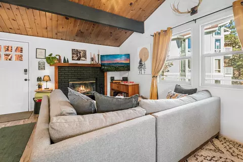 Living - 862 Menlo Dr, Big Bear Lake, CA 92315 photo 4 of 8