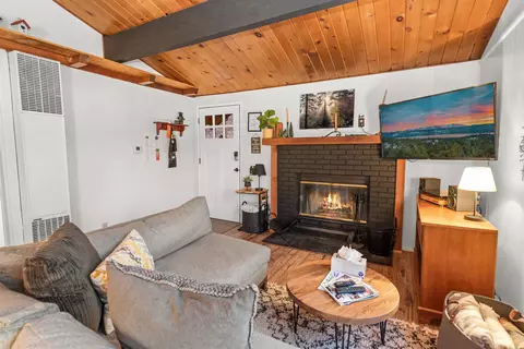 Living - 862 Menlo Dr, Big Bear Lake, CA 92315 photo 2 of 8