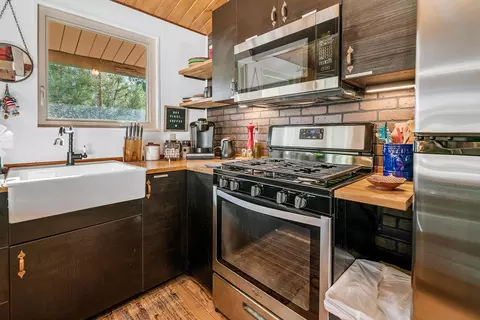 Kitchen - 862 Menlo Dr, Big Bear Lake, CA 92315 photo 8 of 9