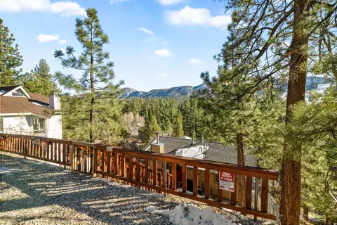 Exterior - 862 Menlo Dr, Big Bear Lake, CA 92315 photo 5 of 10