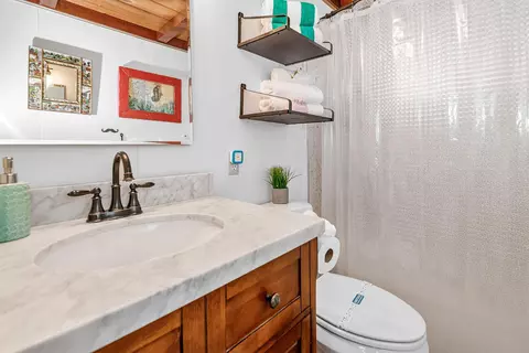 Bath - 862 Menlo Dr, Big Bear Lake, CA 92315 photo 1 of 1