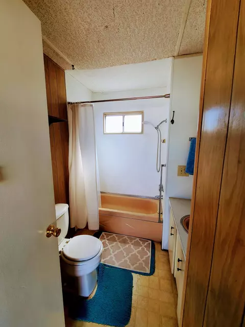 Bath - 3442 Judy Ave, Thermal, CA 92274 photo 1 of 3