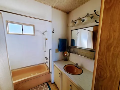 Bath - 3442 Judy Ave, Thermal, CA 92274 photo 2 of 3