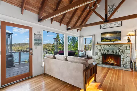 347 Emerald Dr, Lake Arrowhead, CA 92352