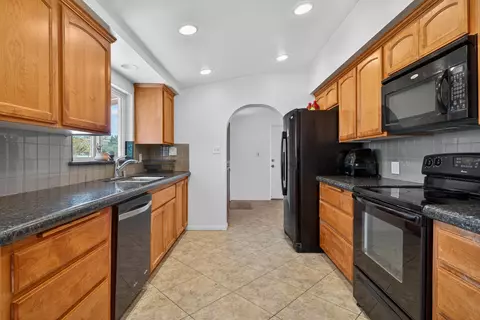 Kitchen - 7504 Balsa Ave, Yucca Valley, CA 92284 photo 1 of 3