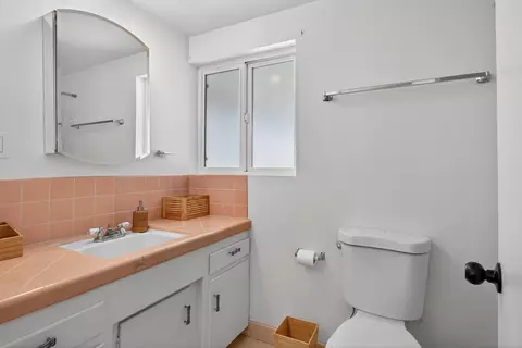 Bath - 7504 Balsa Ave, Yucca Valley, CA 92284 photo 1 of 2