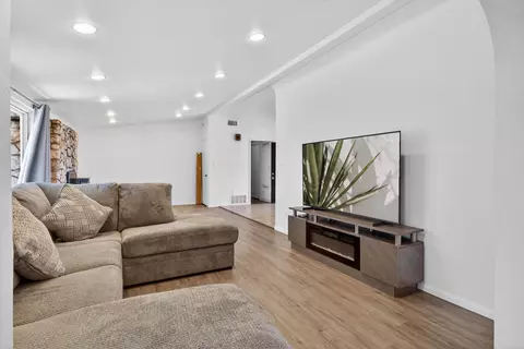 Living - 7504 Balsa Ave, Yucca Valley, CA 92284 photo 1 of 2